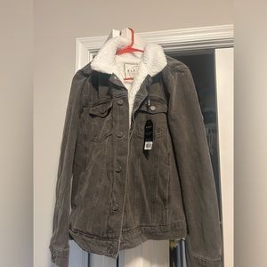 Brand new Blakely denim jacket (still has the tags on it) just in time for Fall.